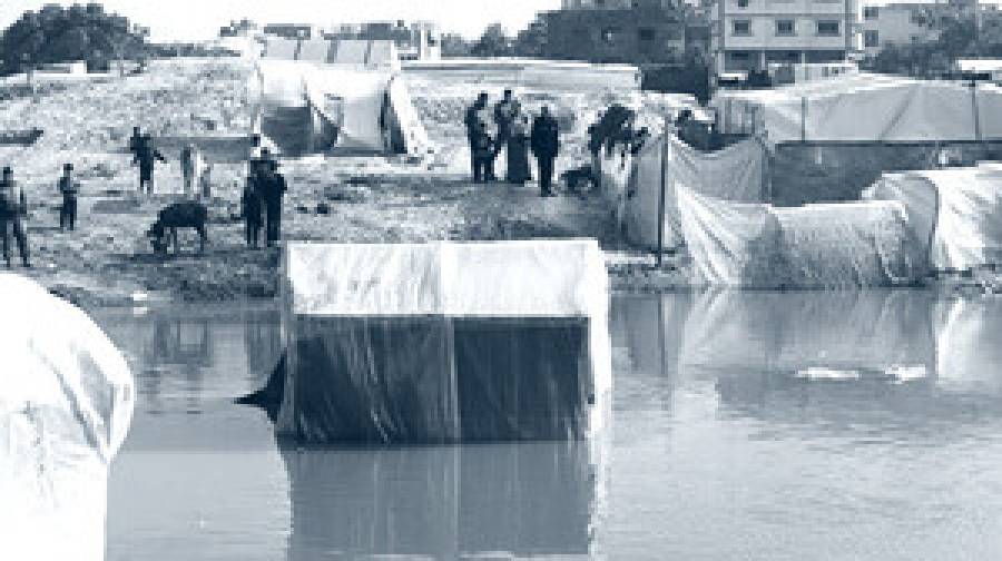 গাজায় বৃষ্টির পানিতে হাজারো তাঁবু প্লাবিত, চরম দুর্ভোগে ফিলিস্তিনিরা