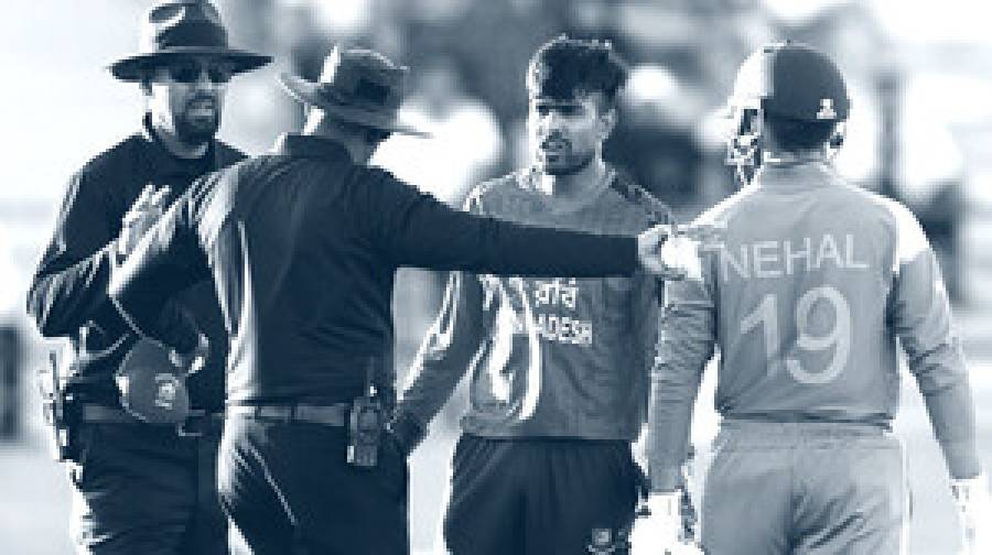 আকবর: অনূর্ধ্ব-১২ দলের খেলোয়াড়ও এমন ভুল করে না