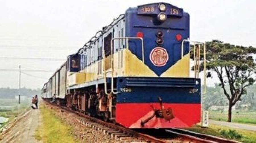 রেলে বিশেষ অভিযান: একদিনেই আদায় ৪ লাখ টাকা