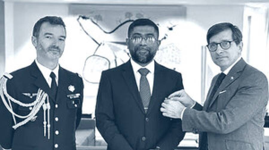 ফ্রান্সের ‘ন্যাশনাল ডিফেন্স মেডেল’ পেলেন বাংলাদেশি সেনা কর্মকর্তা আজহার