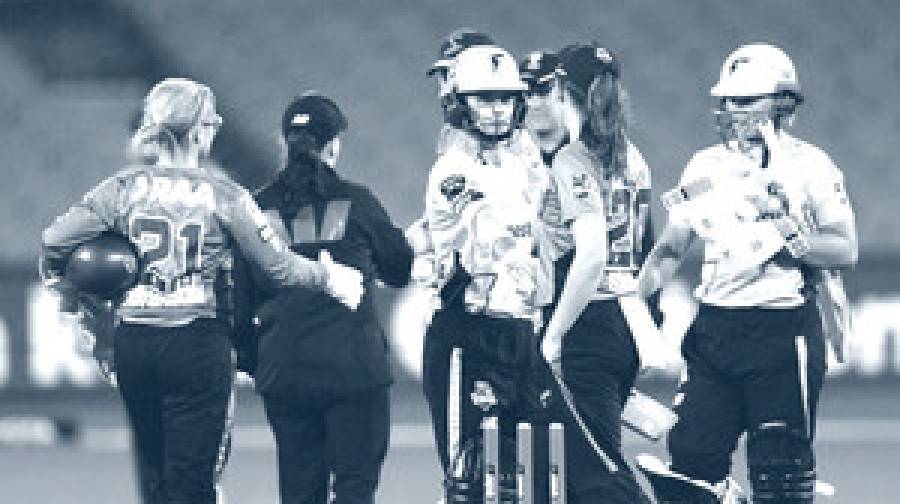 ১৩ বলে ৩ রান বাকি, তখনই ম্যাচ বাতিল