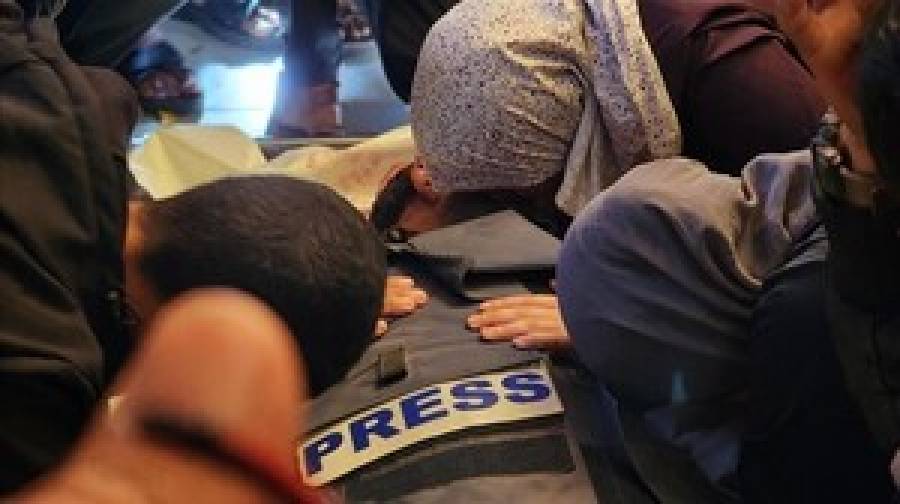 যুদ্ধবিরতির মধ্যেই গাজায় সাংবাদিক নিহত, বাবার আহাজারি