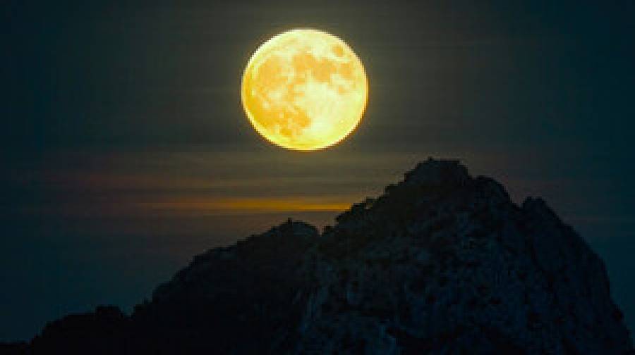 আকাশে দেখা মিলবে বছরের শেষ সুপারমুন ‘কোল্ড মুন’