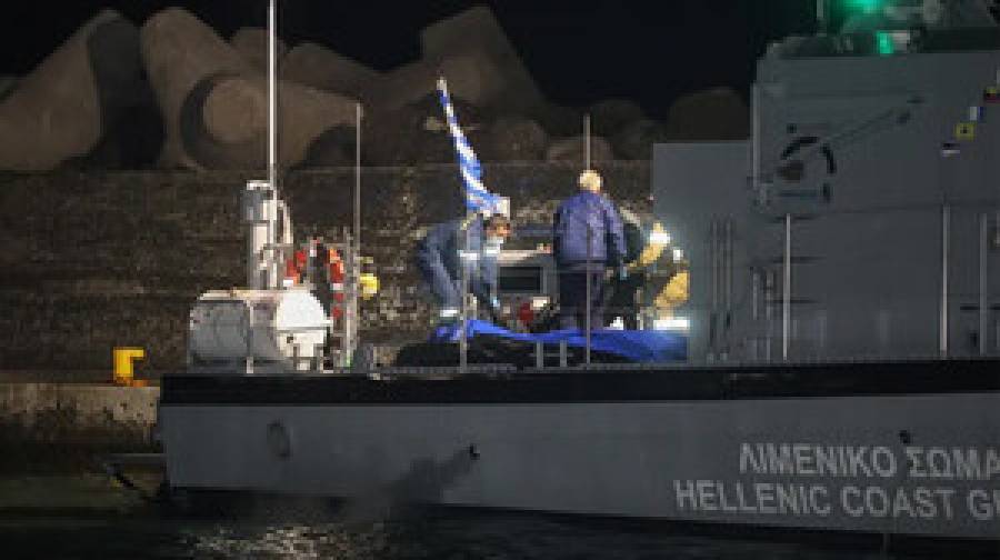 ‘সবাই ছিলেন তরুণ’: গ্রিসের উপকূলে নৌকা থেকে ১৭ জনের মরদেহ উদ্ধার