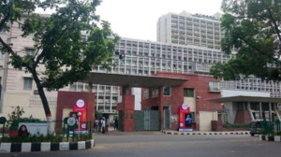 ২০% বিশেষ ভাতার দাবিতে সচিবালয়ে উত্তেজনা: দপ্তরে অবরুদ্ধ অর্থ উপদেষ্টা