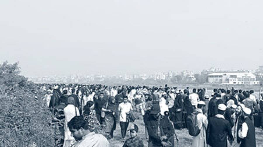 তেজগাঁওয়ে ‘এয়ার শো’ দেখতে দর্শনার্থীদের উপচে পড়া ভিড়