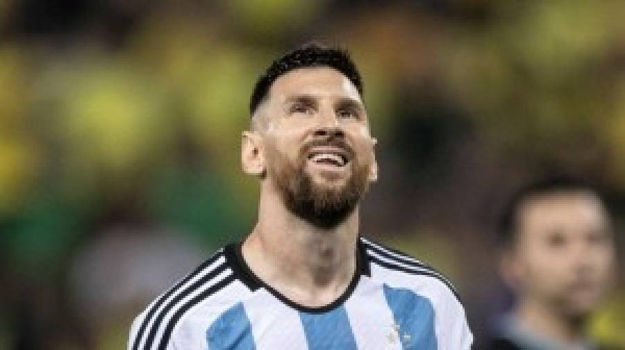 কেন ভারতে ফুটবল পায়ে নেননি মেসি? প্রকাশ্যে এলো আসল কারণ