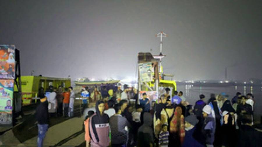 ফেরি থেকে ধলেশ্বরীতে পাঁচ গাড়ি: তিন জনের মরদেহ উদ্ধার