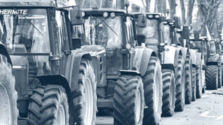 বড়দিনেও রাজপথে অনড় ফরাসি কৃষকরা, অবরোধ অব্যাহত