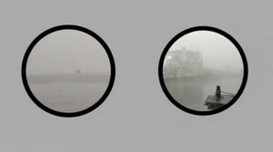 তীব্র কুয়াশায় মাঝনদীতে আটকা ৪ ফেরি