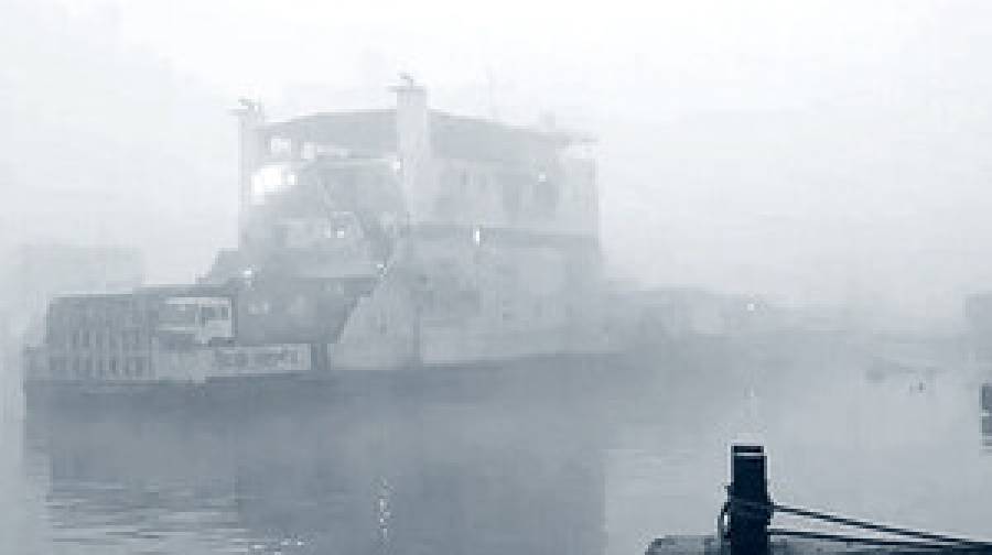 সারাদেশে সব ধরনের নৌযান চলাচল বন্ধ ঘোষণা