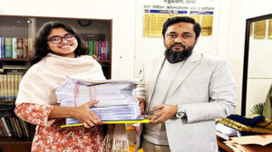 ৫ হাজার স্বাক্ষরসহ মনোনয়নপত্র জমা দিলেন তাসনিম জারা