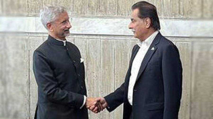 ঢাকায় মুখোমুখি ভারত-পাকিস্তানের শীর্ষ নেতা