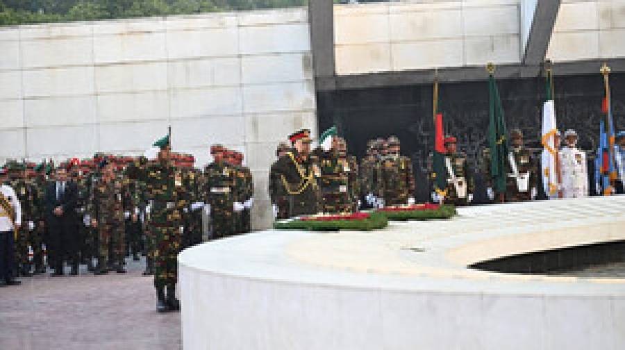 রাষ্ট্রীয় মর্যাদায় খালেদা জিয়ার দাফন সম্পন্ন, রাষ্ট্রপতি ও প্রধান উপদেষ্টার শ্রদ্ধা