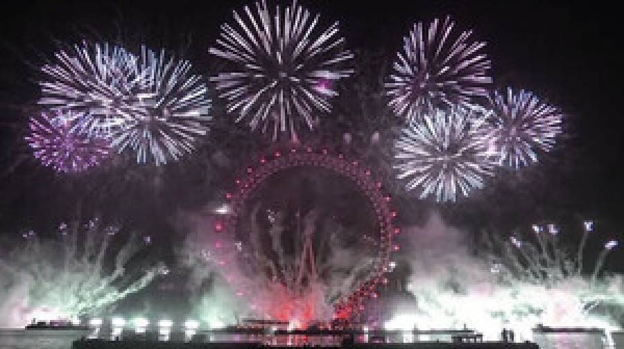 বিশ্বজুড়ে নানা আয়োজনে নতুন বছর বরণ