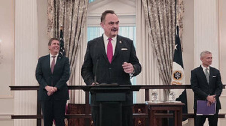 শপথ নিয়ে নবনিযুক্ত মার্কিন রাষ্ট্রদূত বললেন— বাংলাদেশে ফিরতে পেরে আমি আনন্দিত