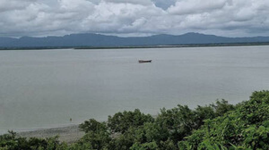 মিয়ানমার থেকে ছোড়া গুলিতে টেকনাফে শিশুসহ আহত ৩