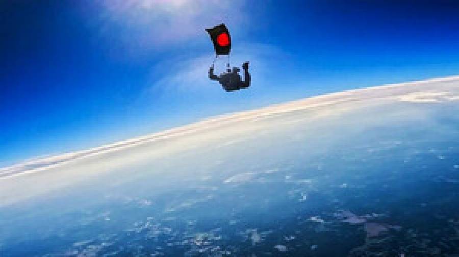 বিজয় দিবসে প্যারাস্যুট জাম্পে ৫৪ জাতীয় পতাকা, গিনেস রেকর্ডে বাংলাদেশ