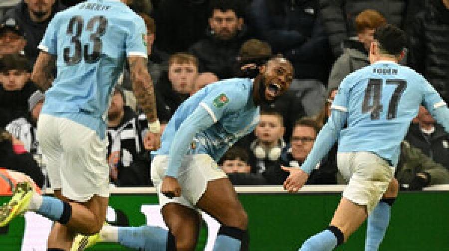 লিগ কাপের ফাইনালের পথে এক ধাপ এগিয়ে গেল ম্যানসিটি