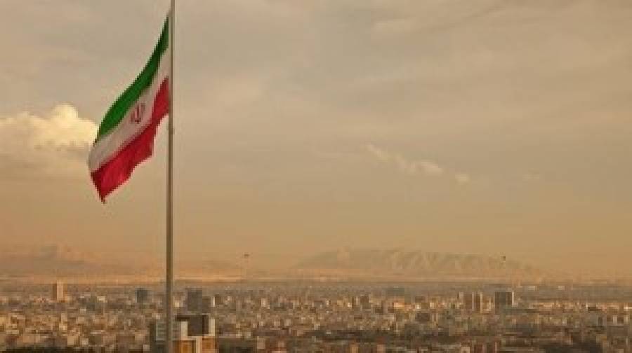 দ্রব্যমূল্য বৃদ্ধি ও মুদ্রার পতন: কঠিন চ্যালেঞ্জের মুখে ইরানের অর্থনীতি