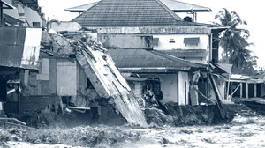 সুমাত্রায় বন্যা: ৬ প্রতিষ্ঠানের কাছে ক্ষতিপূরণ চায় ইন্দোনেশিয়া