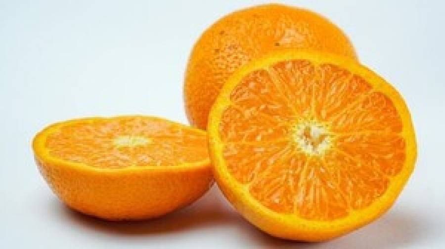 ত্বকের উজ্জ্বলতা ও সতেজতা বাড়াতে কমলার ব্যবহার
