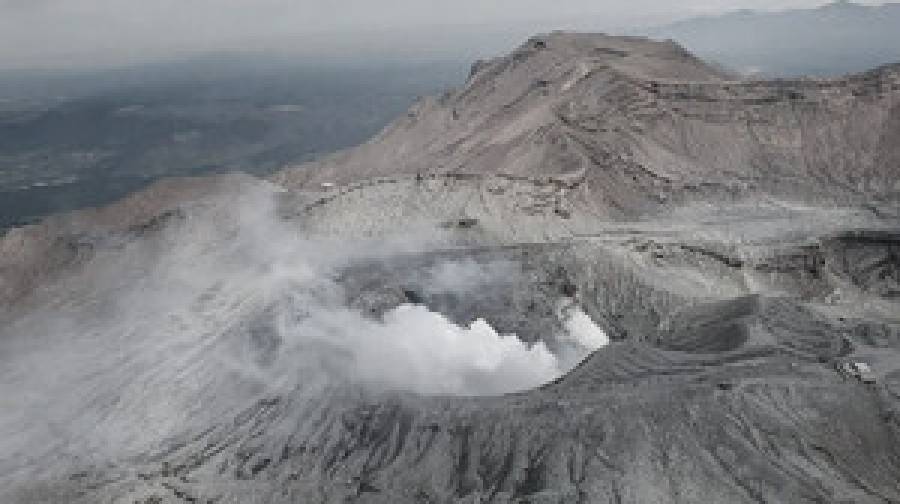 জাপানে আগ্নেয়গিরির কাছে পর্যটকবাহী হেলিকপ্টার নিখোঁজ