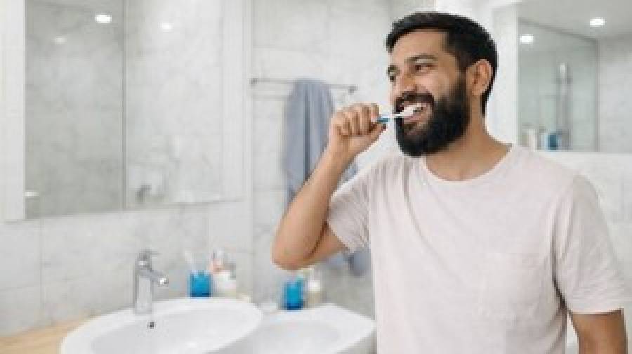 নিজের অজান্তেই দাঁতের যে ক্ষতি করছেন আপনি