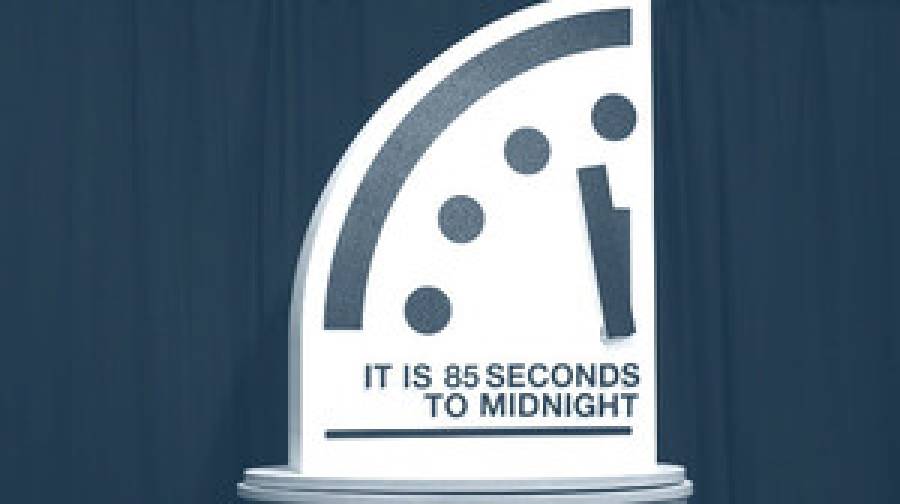 মধ্যরাত বাজতে ৮৫ সেকেন্ড বাকি: ধ্বংসের দ্বারপ্রান্তে পৃথিবী!