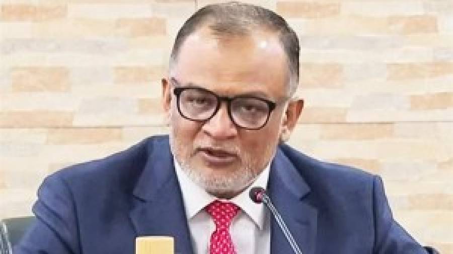 সেই গৃহকর্মীর পাশে সরকার: হাসপাতালে ছুটে গেলেন উপদেষ্টা