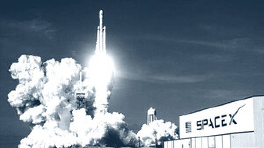 মঙ্গলের স্বপ্ন আপাতত স্থগিত, চাঁদে নজর স্পেসএক্সের