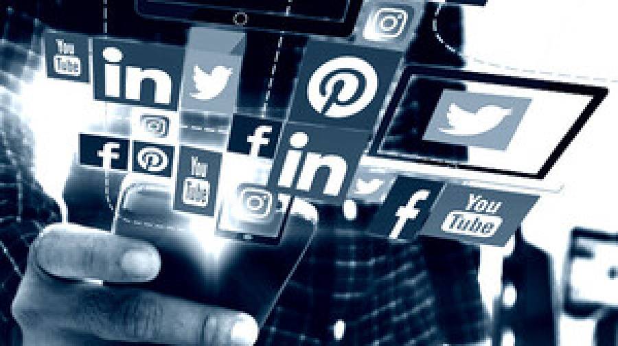 ১৫ বছরের কম বয়সীদের সোশ্যাল মিডিয়া নিষিদ্ধের পথে চেক প্রজাতন্ত্র