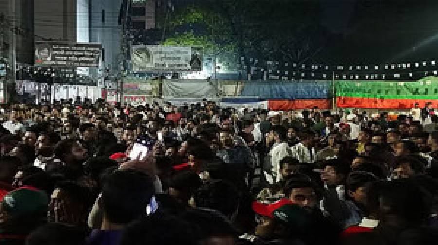 ঢাকা-৮: ফল নিয়ে তীব্র উত্তেজনা, কমিশনার কার্যালয়ের সামনে বিএনপি-এনসিপি মুখোমুখি