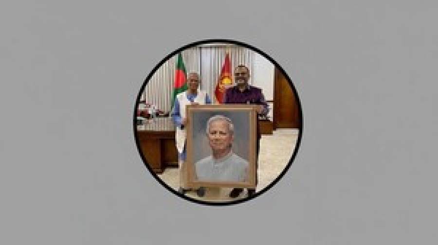 প্রধান উপদেষ্টাকে পোট্রেট উপহার দিলেন ঢাবি উপাচার্য