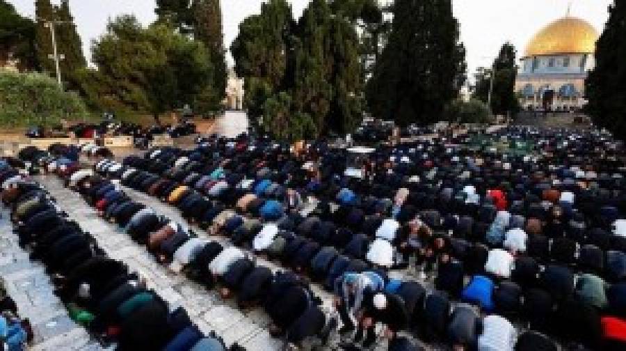 আল-আকসার ইমামকে নিষিদ্ধ করল ইসরায়েল