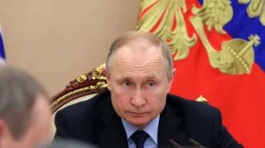 গোয়েন্দাদের প্রয়োজনে টেলিযোগাযোগ বিচ্ছিন্নের আইনে পুতিনের সই