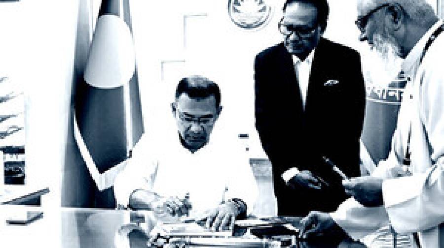 শহীদ দিবসে স্মারক ডাকটিকিট অবমুক্ত করলেন প্রধানমন্ত্রী