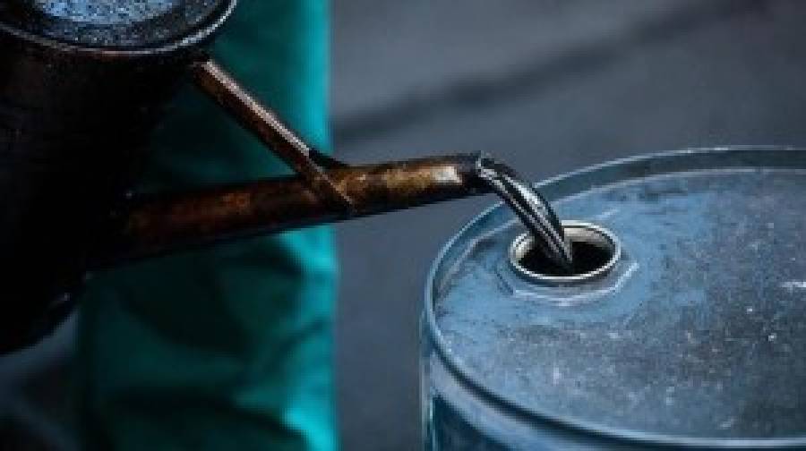 মধ্যপ্রাচ্য উত্তেজনা: অপরিশোধিত তেলের দাম একদিনেই বেড়েছে ১০%