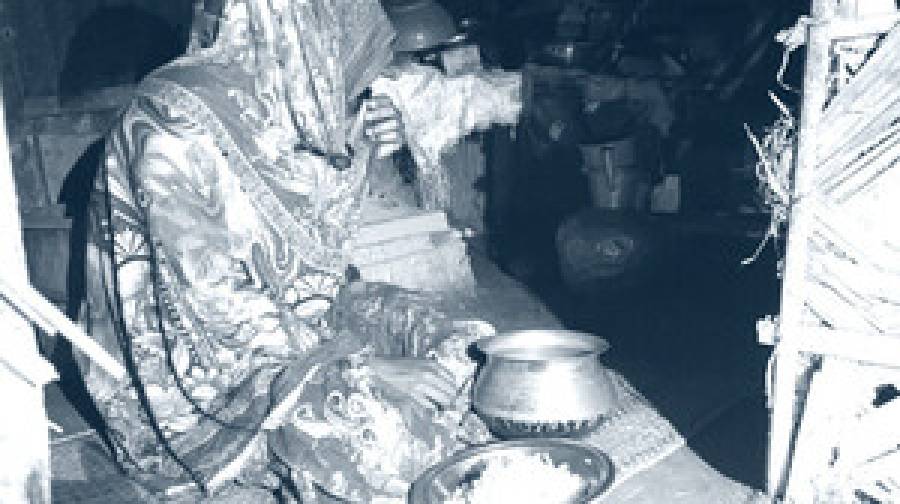 নষ্ট ভাত খেয়ে রোজা রাখা নোয়াখালীর সেই পরিবার পেল উপহার