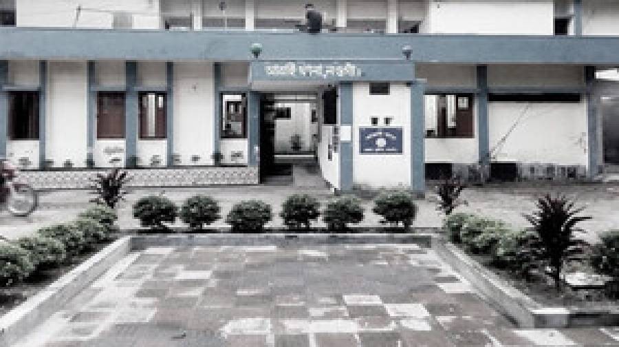 ঘরে স্ত্রী-সন্তানের মরদেহ, হাসপাতালে নেওয়ার পথে যুবকের মৃত্যু