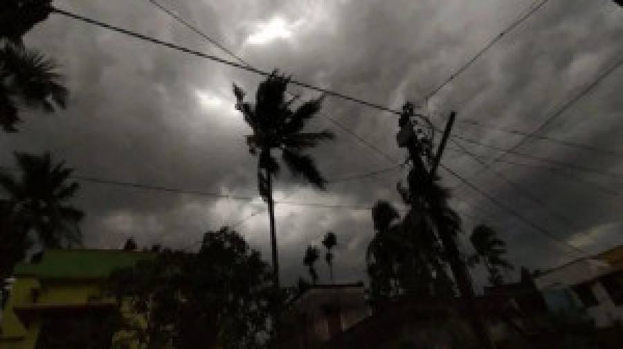 তিন জেলায় দুপুরের মধ্যে ৬০ কিলোমিটার বেগে ঝড়ের আভাস