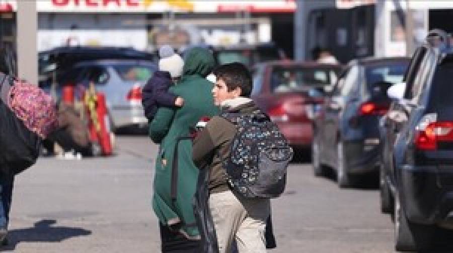 নিরাপদ আশ্রয়ের খোঁজে লেবাননের লাখো মানুষ, চাপ বাড়ছে সীমান্তে
