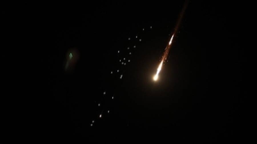 ইসরায়েল ও মার্কিন ঘাঁটিতে ইরানের ব্যাপক ক্ষেপণাস্ত্র হামলা