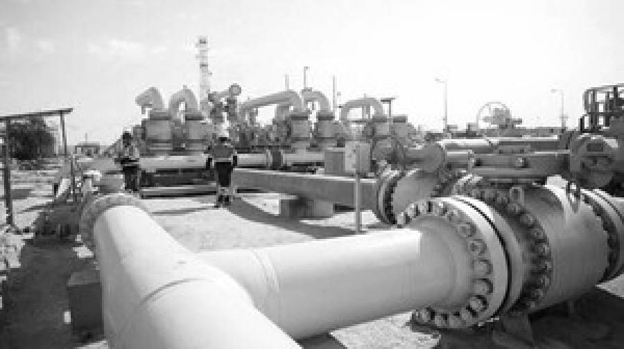 তেলবাহী ট্যাংকারে হামলার পর ইরাকের সব জ্বালানি বন্দরের কার্যক্রম বন্ধ