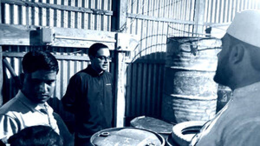 গোয়ালন্দে অবৈধভাবে ডিজেল মজুত, ব্যবসায়ীকে জরিমানা