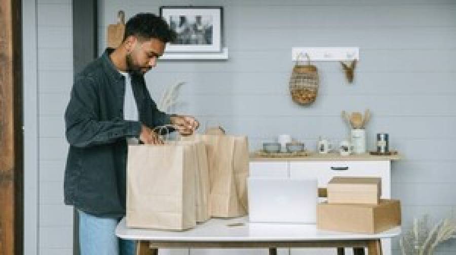 অনলাইনে ঈদের কেনাকাটায় প্রতারণা থেকে বাঁচবেন যেভাবে