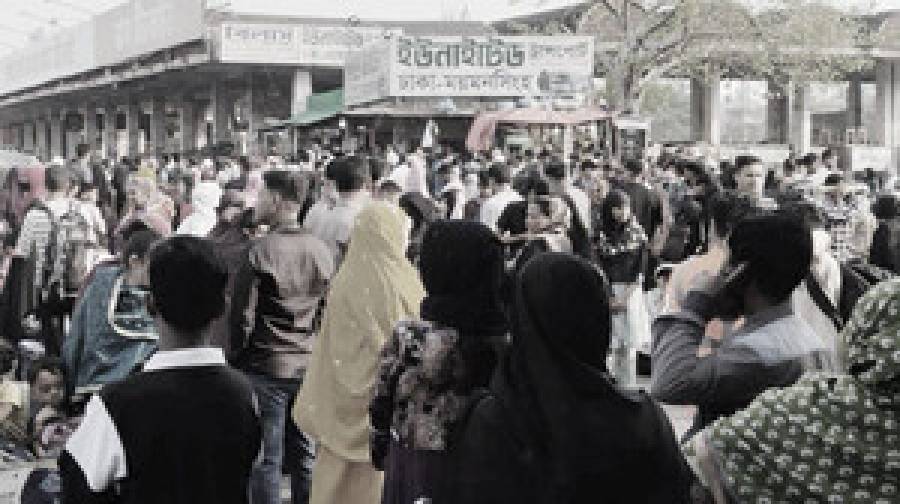 ঈদযাত্রা: কাউন্টারে বাস নেই, ঘরমুখো মানুষের ভোগান্তি