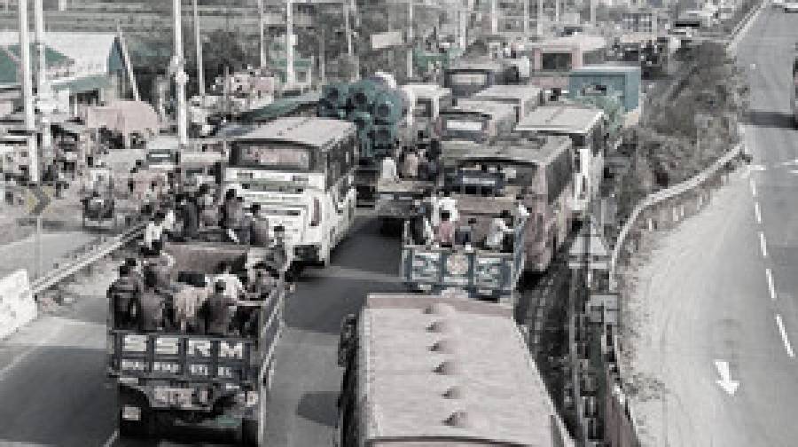 ঢাকা-টাঙ্গাইল মহাসড়ক: ২০ কিলোমিটারজুড়ে যানবাহনের ধীরগতি