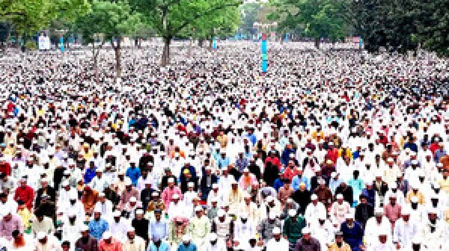 জনসমুদ্রে পরিণত ঐতিহাসিক শোলাকিয়া, একসঙ্গে নামাজ পড়লেন ছয় লাখ মুসল্লি