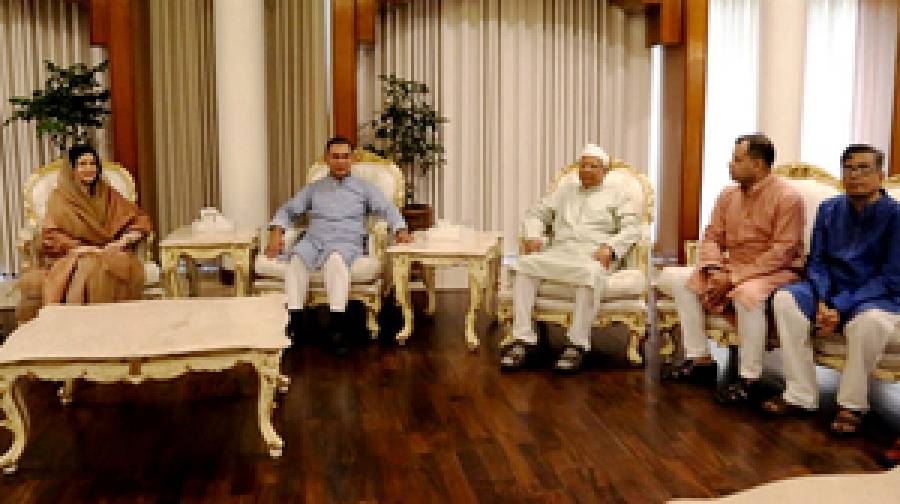 ঈদের দিনে যমুনায় ড. ইউনূস ও প্রধানমন্ত্রীর পরিবারের মিলনমেলা